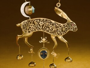 На аукціоні Sotheby's продали золотого зайця, за яким роками полювали скарбошукачі