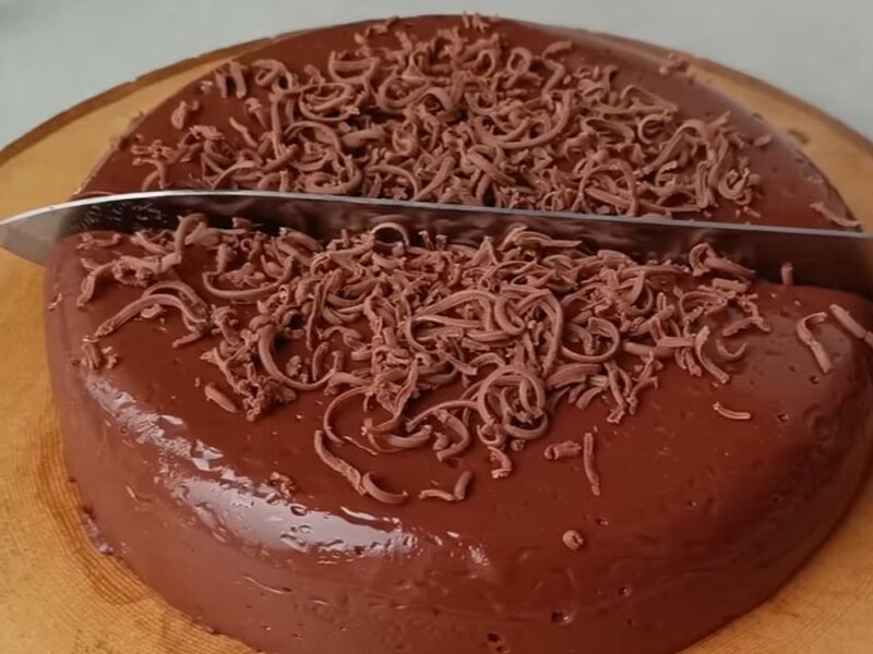 За 15 минут без духовки и миксера приготовьте этот божественный десерт. Простой рецепт торта без яиц