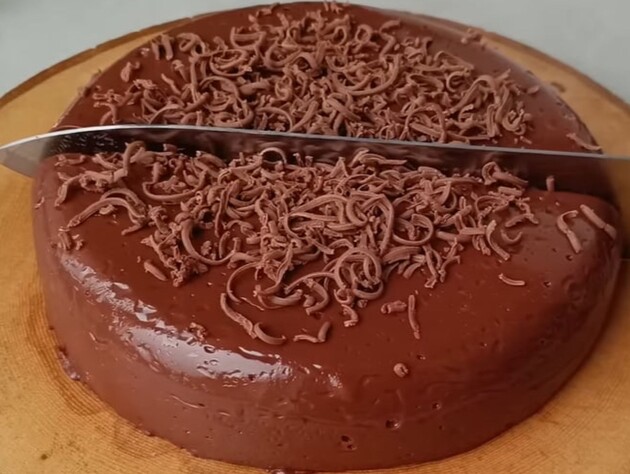 За 15 хвилин без духовки й міксера приготуйте цей божественний десерт. Простий рецепт торта без яєць