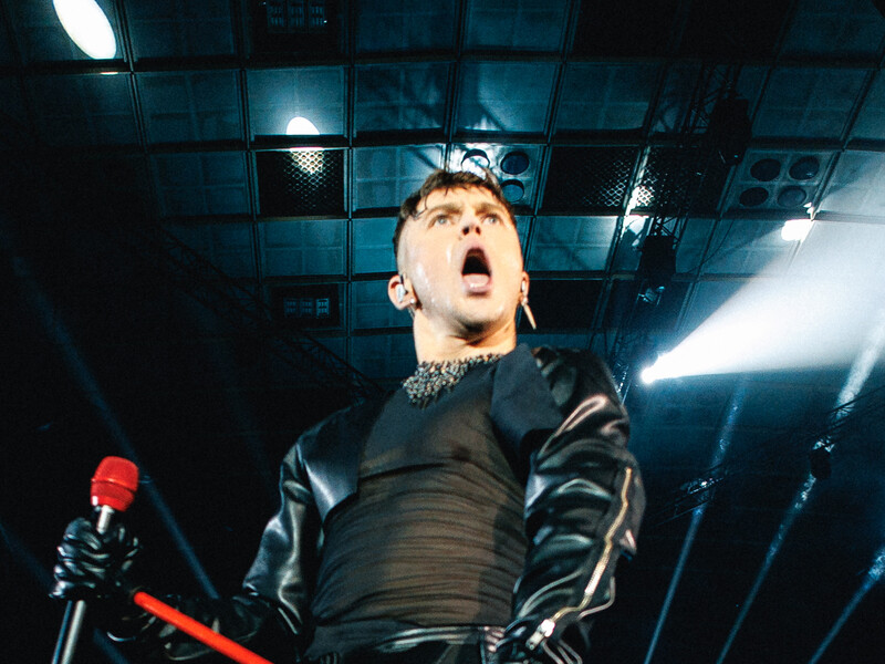 Пивоваров після гучних концертів вирішив розпочати нову сторінку і здивував шанувальників піснею. Відео