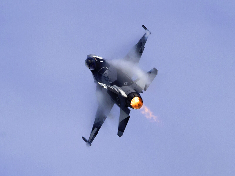 Истребитель ВВС США F-16 перехватил гражданский самолет в районе резиденции Трампа во Флориде