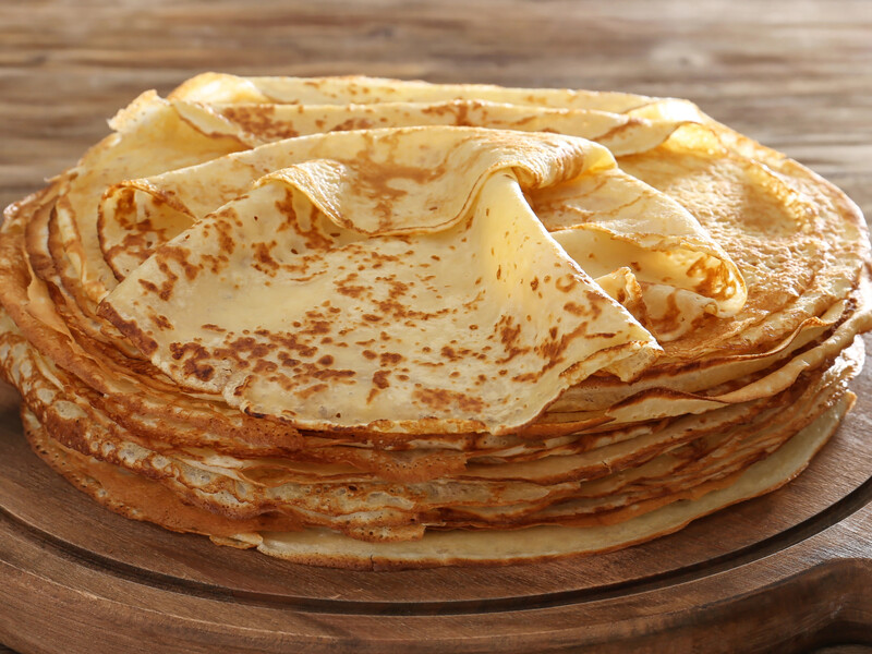 Из этого теста блины всегда получаются невероятно тонкие и очень вкусные. Секрет – в пропорциях 