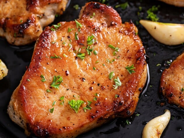 Замаринуйте мясо в этом, поставьте на несколько минут в аэрогриль и получите невероятное блюдо