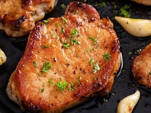 Замаринуйте мясо в этом, поставьте на несколько минут в аэрогриль и получите невероятное блюдо