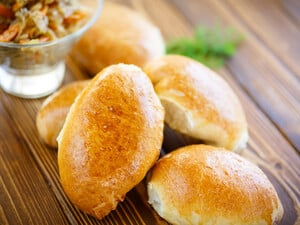 Пирожки с квашеной капустой и картофелем. Рецепт на 30 штук