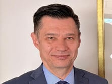 В течение одного года мир, который мы знали, развалился