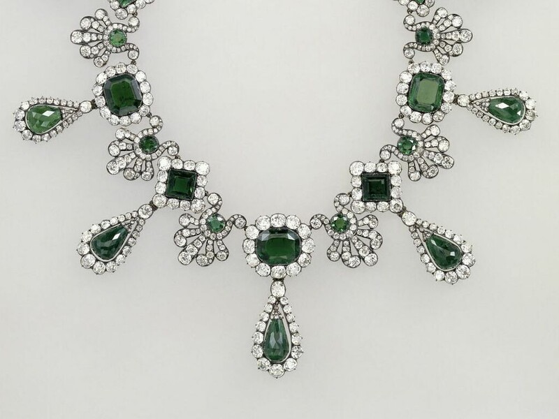 Росіяни поширюють фейк, що викрадені коштовності Лувру нібито знайшли в будинку Міндіча