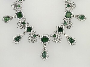 Росіяни поширюють фейк, що викрадені коштовності Лувру нібито знайшли в будинку Міндіча