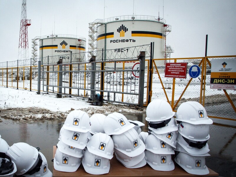 "Роснефть" теряет доходы и тянет вниз смежные отрасли. В разведке назвали, кто пострадает первым