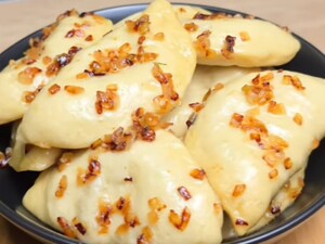 Приготовьте эти невероятно пышные и вкусные вареники на пару. Рецепт теста и начинки со шкварками