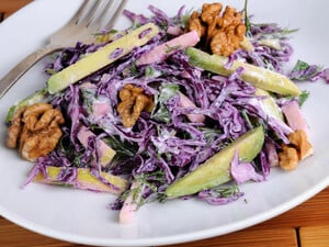 Смешайте это с красной капустой – и получите вкусный и легкий салат. Очень простой рецепт