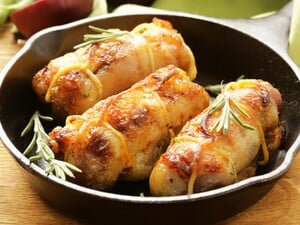 Заверните эту начинку в куриные отбивные – и приготовьте нежные и сочные крученики