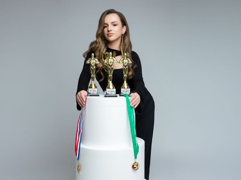 "Точка нуль". Як Соломія Романюк допомагає жінкам почати знову – через брови, але не тільки