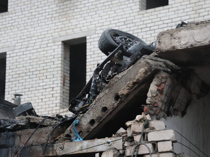 Взрыв в Харькове разворотил гаражный кооператив, есть погибший и раненые. Фото