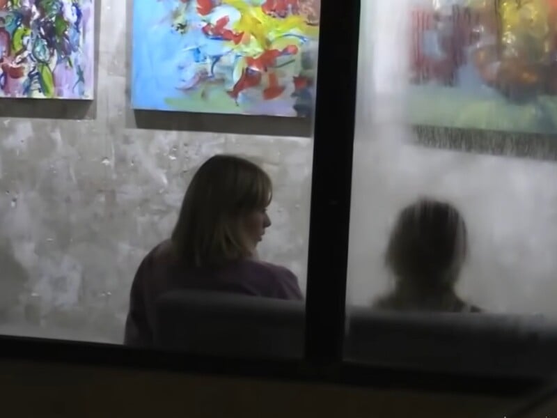 "Как две капли воды". Украинские журналисты нашли в Париже, вероятно, дочь Путина. Видео