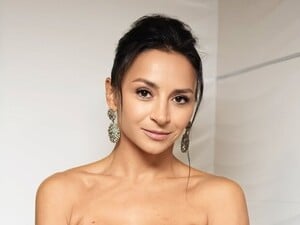 37-летняя Гвоздева снялась в откровенной фотосессии без бюстгальтера. Видео