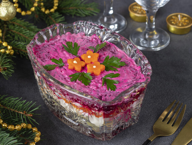 Попробуйте взять вместо соленой селедки копченую. Рецепт 