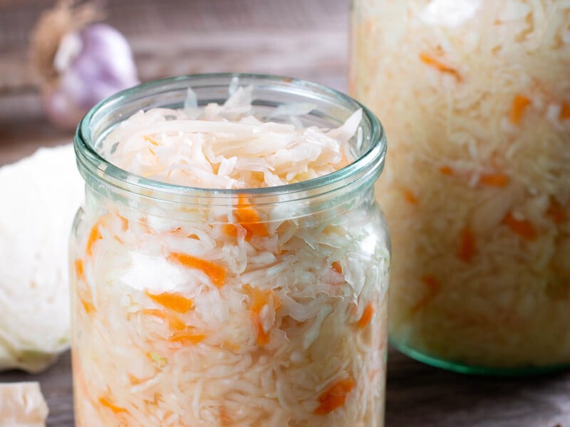 Квасьте капусту правильно – і вона не гірчитиме. Поради, секрети й точна кількість солі