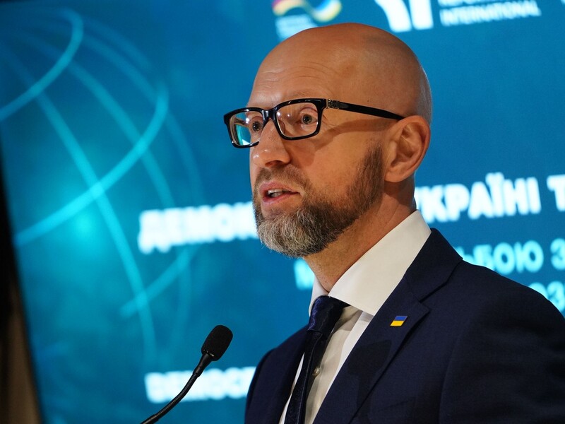 Путін хоче виграти час, уникнути санкцій, розколоти США та ЄС і усунути НАТО – Яценюк 