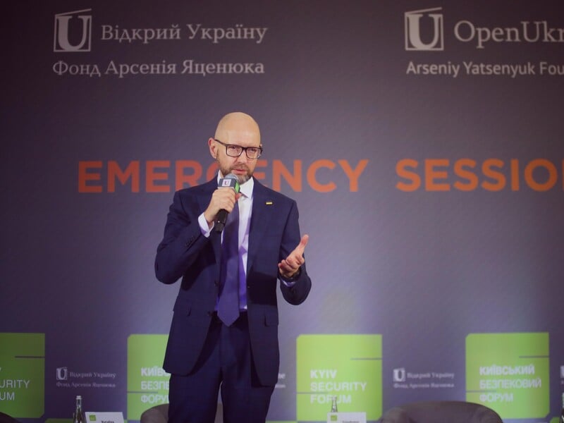 Яценюк: Мета Путіна – підкорити Україну. Інакше він оголосив би безумовне перемир'я 