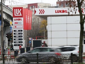 США відклали до травня санкції проти заправок 