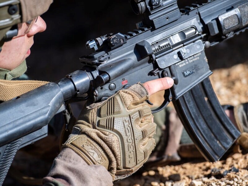 Французские военные открыли огонь по дронам над базой ядерных подлодок – СМИ