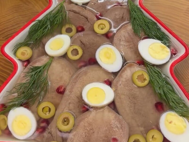 Приготуйте на святковий стіл цей неймовірно смачний заливний язик. Рецепт, секрети й поради