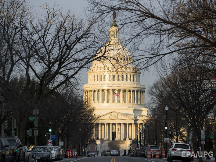 Американські сенатори закликають Білий дім не пом'якшувати санкції проти Росії 