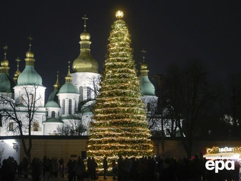 Натхненна фресками Софії Київської. У Києві запалили головну ялинку країни. Фото