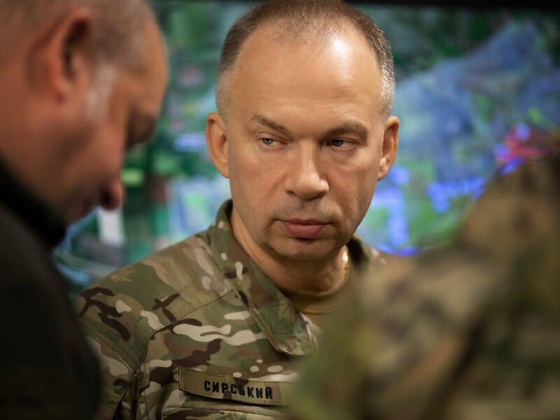 Сирський назвав чисельність розгорнутих військ РФ. Вони намагаються просунутися вздовж усієї лінії фронту