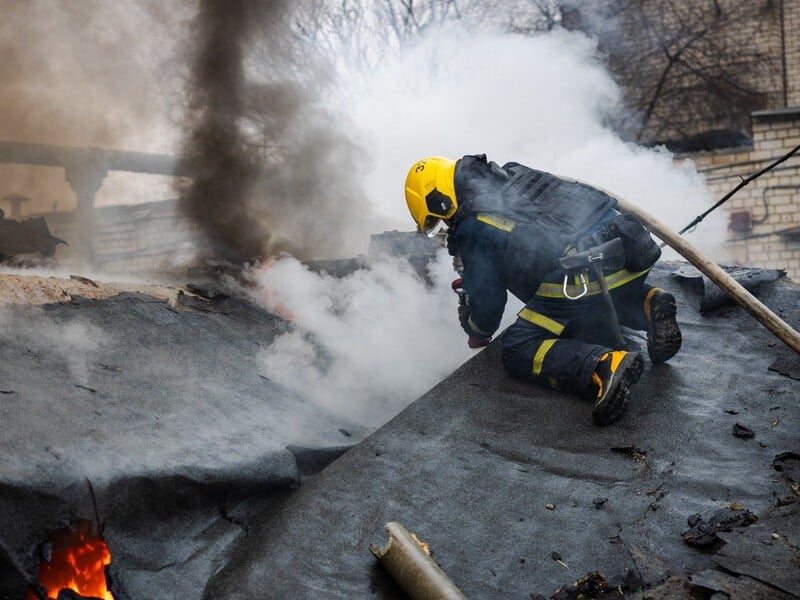 Під обстрілом Київської області поранено три людини. Змінено рух поїздів у регіоні