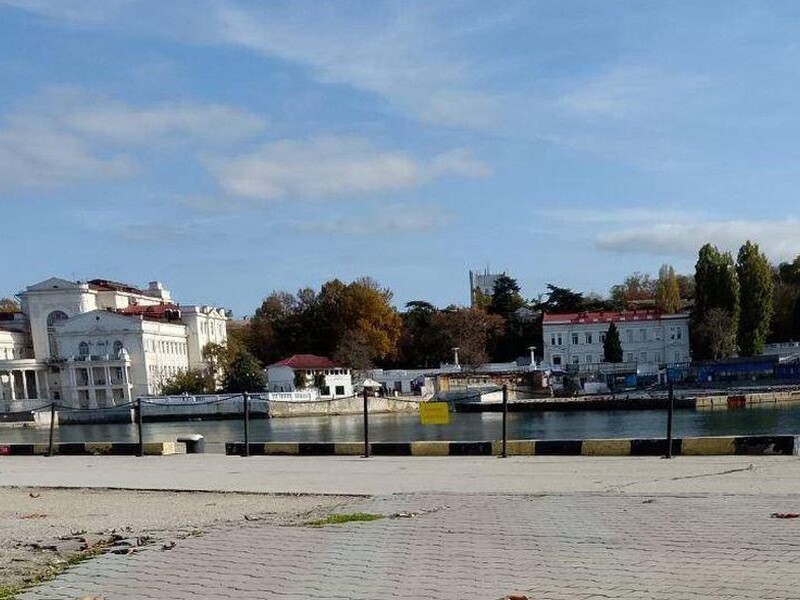 Загорожі й затоплені баржі. Партизани виявили нові укріплення росіян у Севастополі