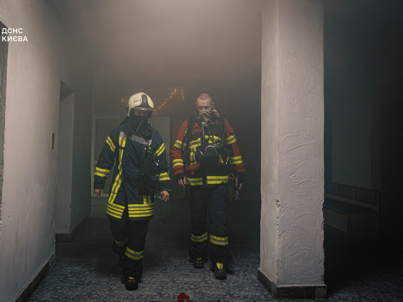 У Києві на вулиці Відпочинку горіло відділення реанімації лікарні. Фото, відео