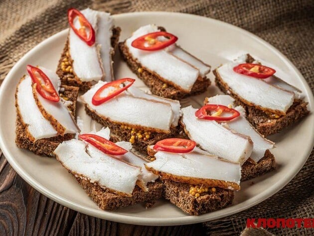 Зробіть цей простий трюк з салом перед тим як його різати - і канапки стануть божественно смачними