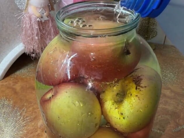 Добавьте это в банку и поставьте в погреб. Рецепт квашеных яблок, которые получаются как бочковые