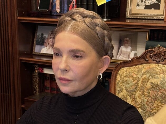 Тимошенко, яка часто експерементує із зачісками, прийшла на зустріч без коси. Фото