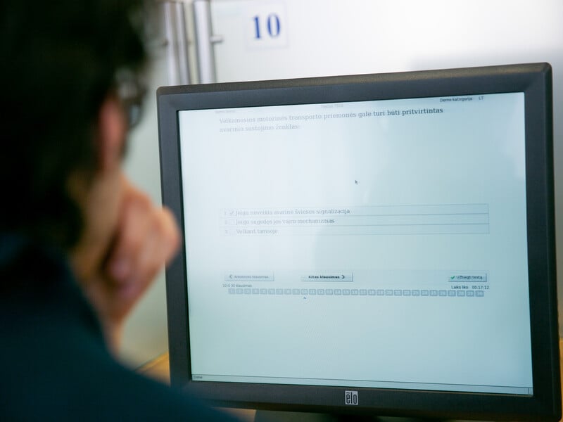 У Литві заборонять складати водійський іспит російською, натомість додадуть нові мови