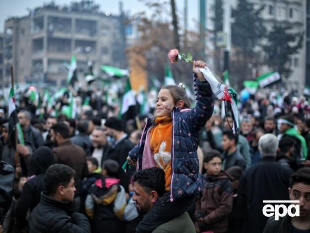 Сирия отметила год после свержения Асада, страна пытается восстановиться после войны. Фоторепортаж