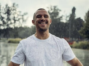 Цимбалюк схватил Сумскую и Горянского и подбросил их вверх. Актриса отреагировала