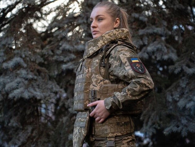 Коли українським військовослужбовицям видаватимуть жіночі бронежилети? У ЗСУ відповіли