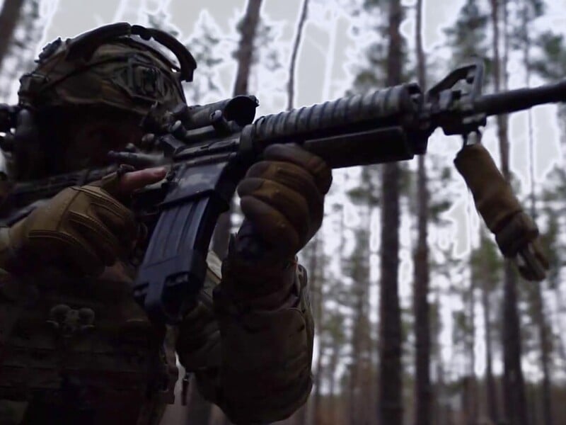 Двоє бійців ЗСУ взяли в полон шістьох російських окупантів. Відео