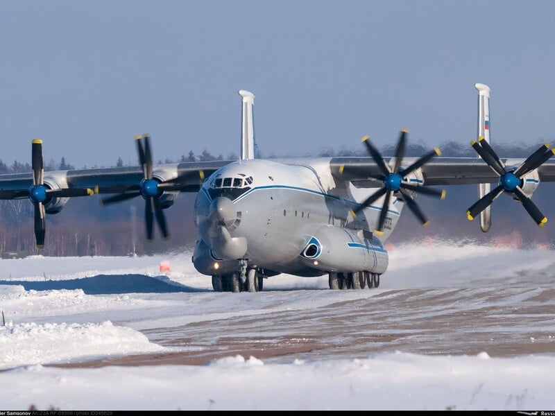 "Почав розвалюватися ще в повітрі". ЗМІ дізналися деталі аварії останнього Ан-22 у РФ