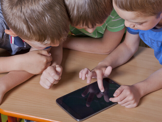 Первая страна в мире запретила соцсети для детей, однако те уже находят обходные пути