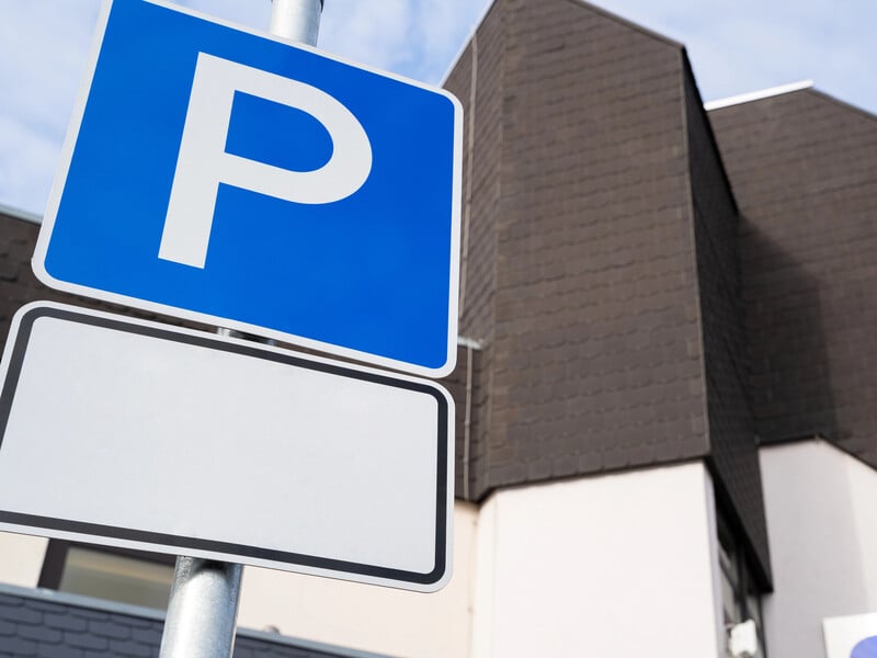 У "Дії" може з'явитися функція повідомлень про порушення правил паркування з фото й геолокацією