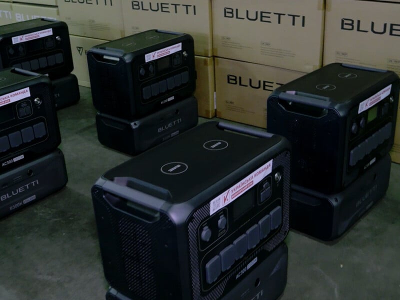 44-й ОМБр передали зарядні станції для безперебійної роботи РЕБ і дронів – "Українська команда"