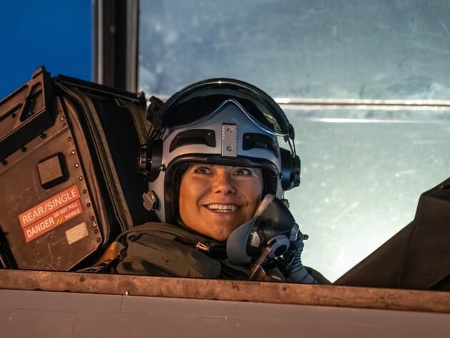 Пока Путин угрожает Европе войной, кронпринцесса Швеции начала сбивать дроны. Фото