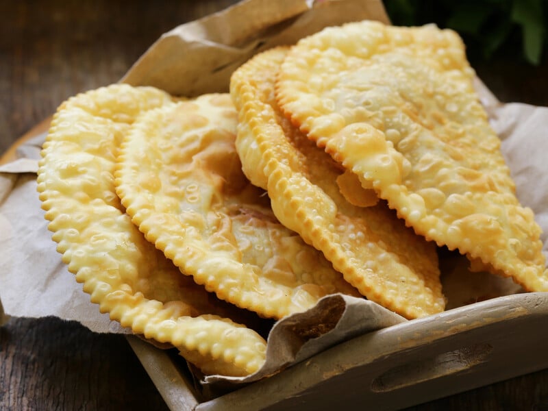 Добавьте это в фарш – и получатся невероятно вкусные и сочные чебуреки. Рецепт