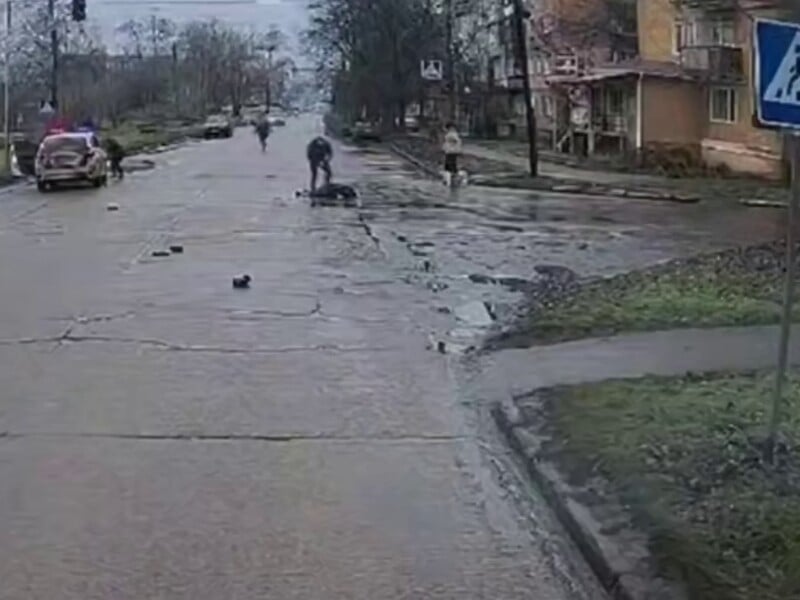 У Прилуках патрульні збили людей на пішохідному переході, загинула дитина. ДТП потрапила на відео