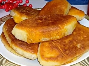 Сочная начинка и пышное тесто – эти божественные пирожки готовятся очень просто. Самый лучший рецепт