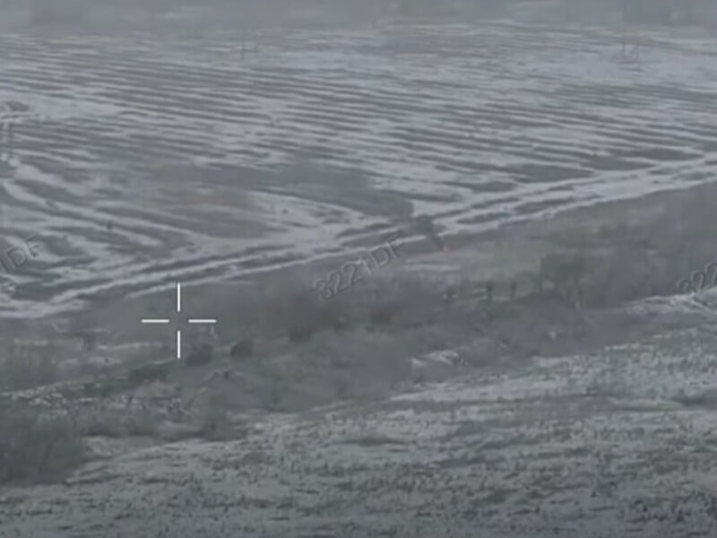 ДШВ показали, як росіяни штурмують Покровськ колонами техніки. Відео